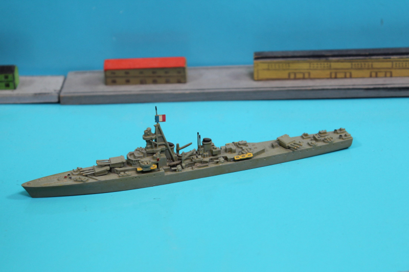 Cruiser "G. Leygues" with flag (1 p.) F 1945 No. D 102 from Delphin